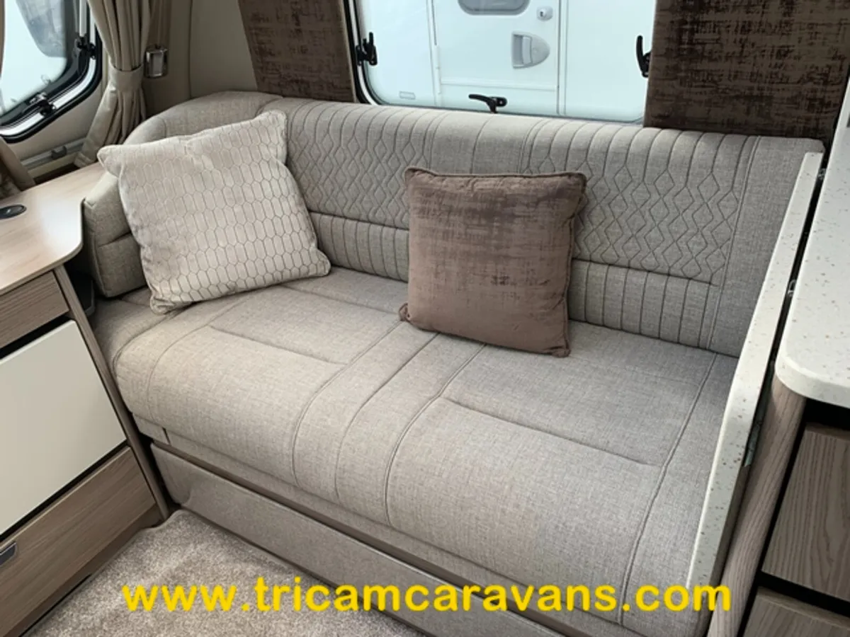 2025 Swift Elegance Grande 780/4 8', Island Bed - Image 3