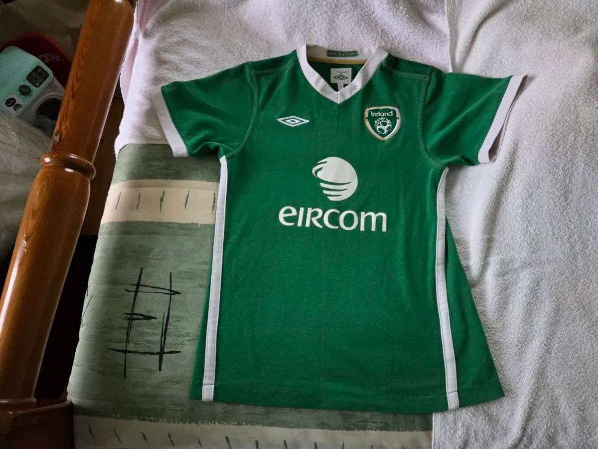 Ireland Football Home Jersey 2010 to 2011 Shirt - Image 1