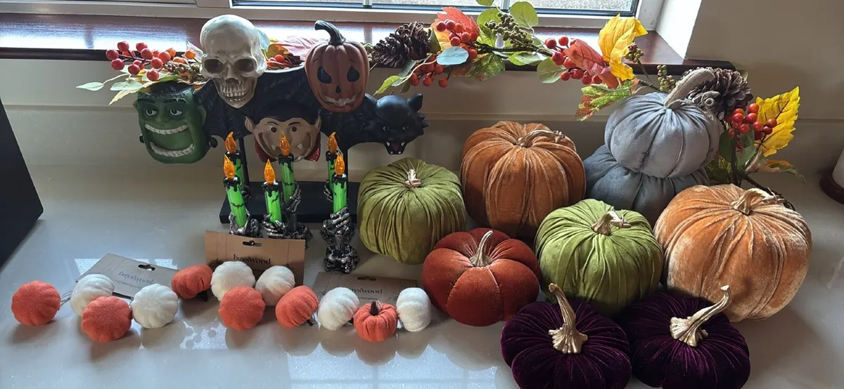 Halloween decorations - Image 1