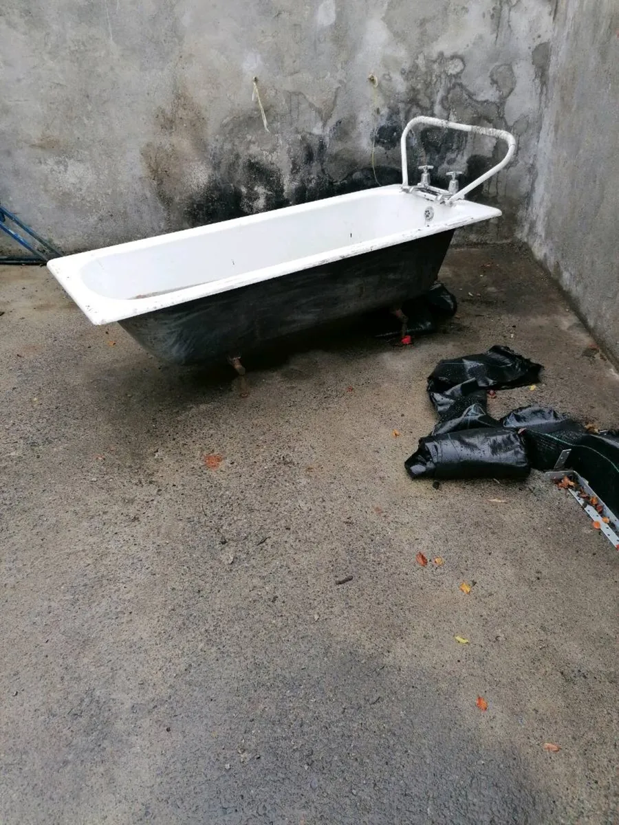 Cast iron baths - Image 1