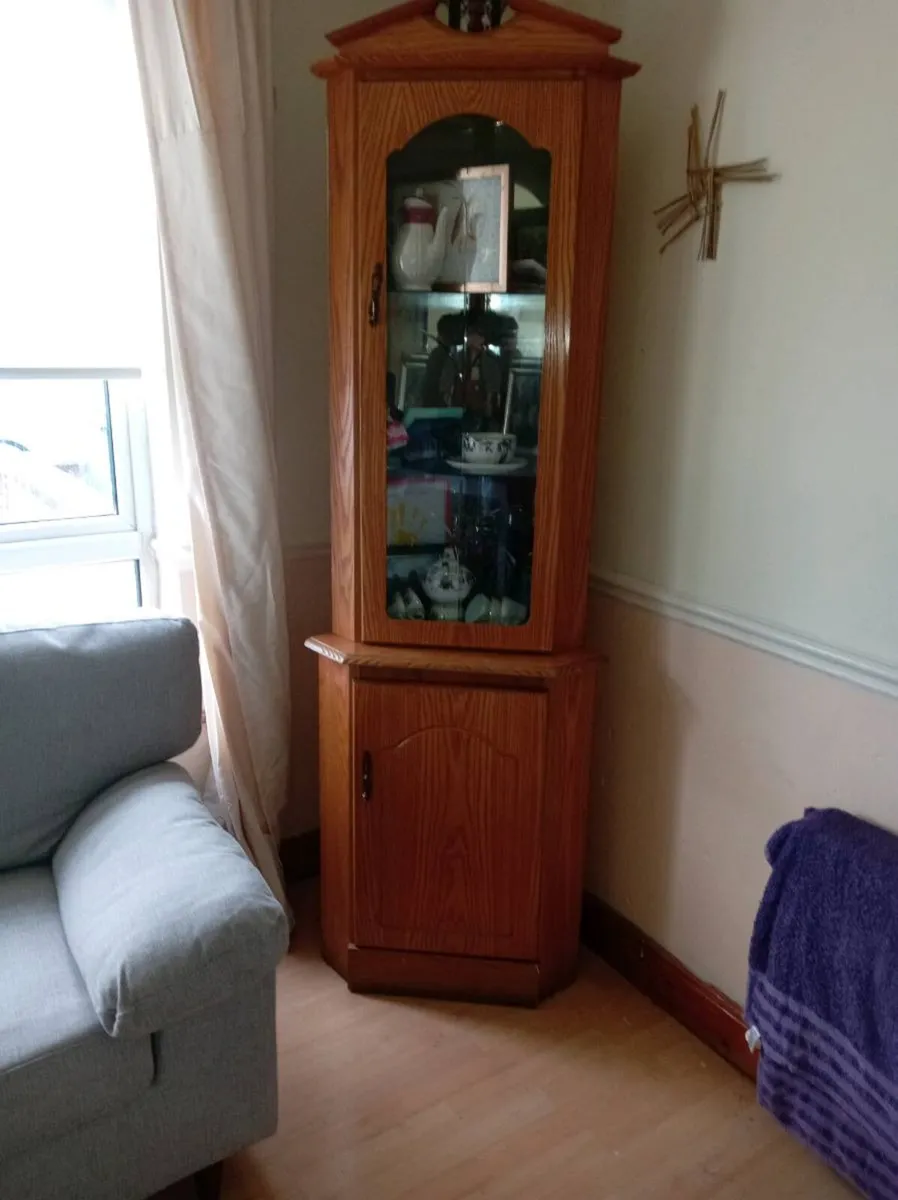 Sittingroom dining room display units - Image 2