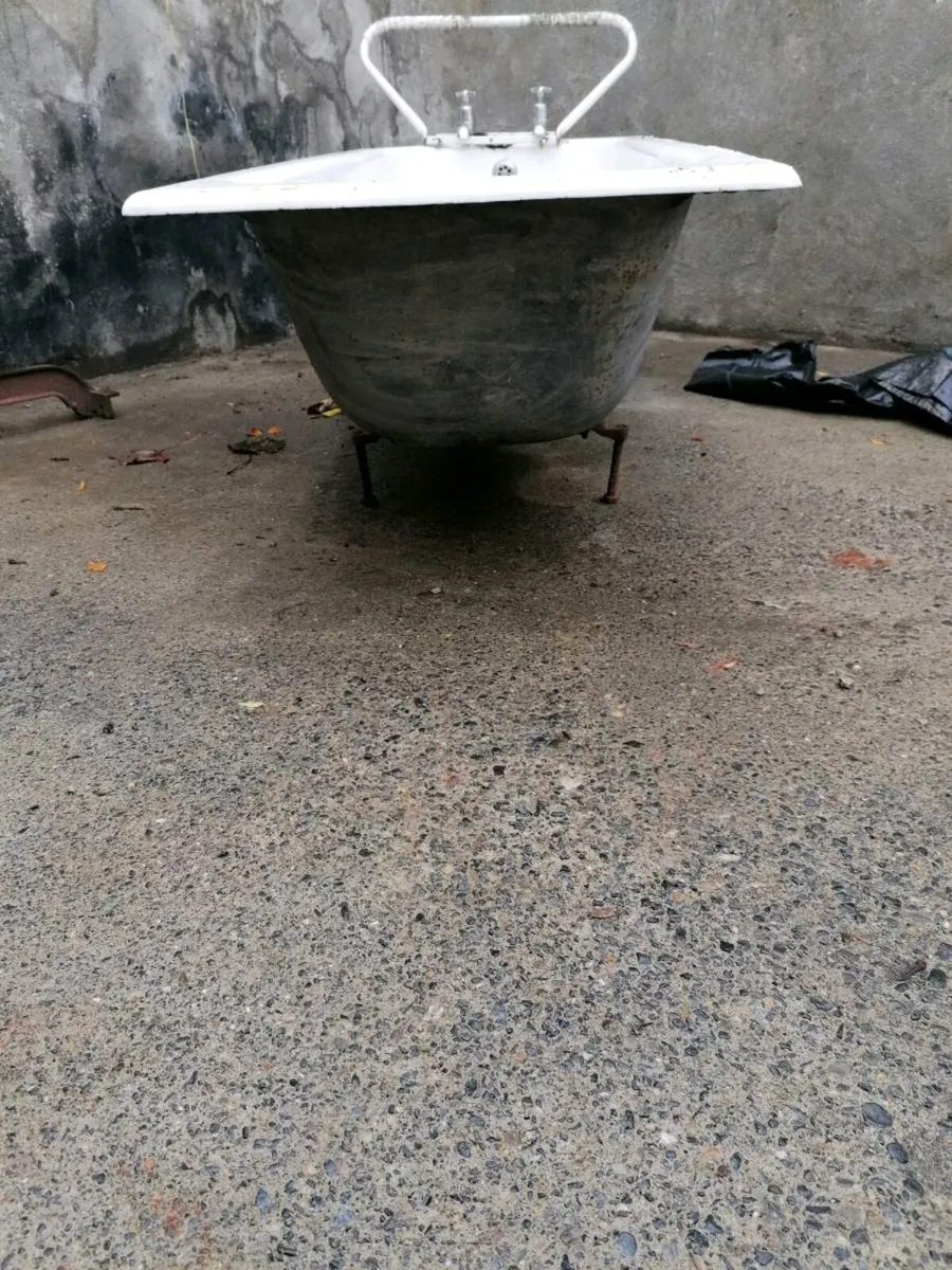 Cast iron baths - Image 2