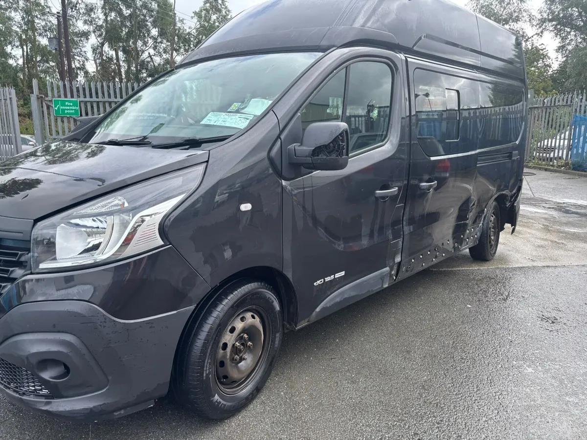 2017 Renault traffic mini van with wheel chair - Image 1