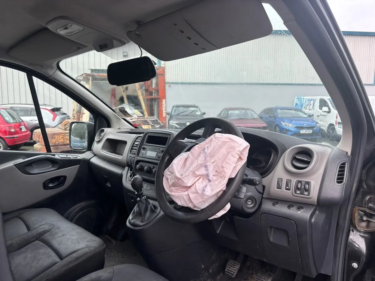 2017 Renault traffic mini van with wheel chair - Image 3