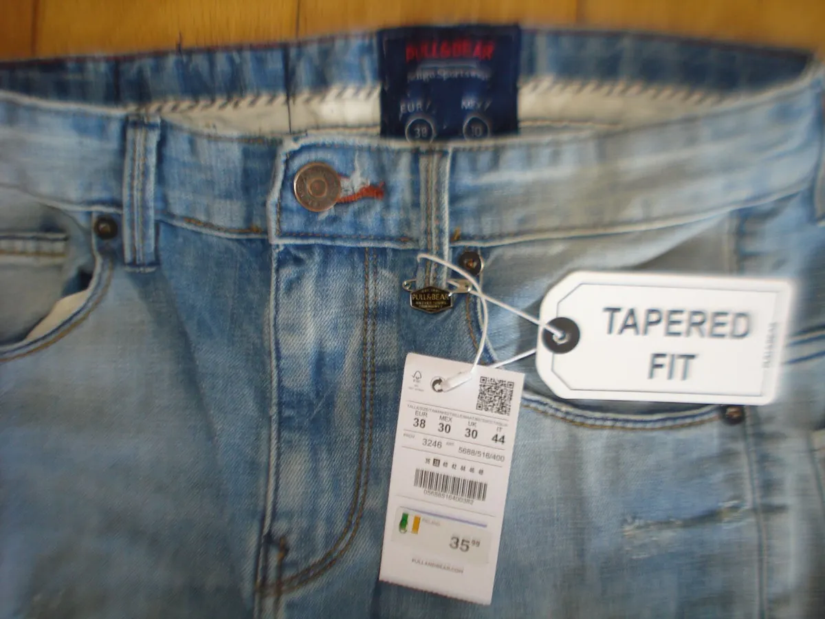 PULL& BEAR LIGHT BLUE TAPERED JEANS. UK 30. - Image 2