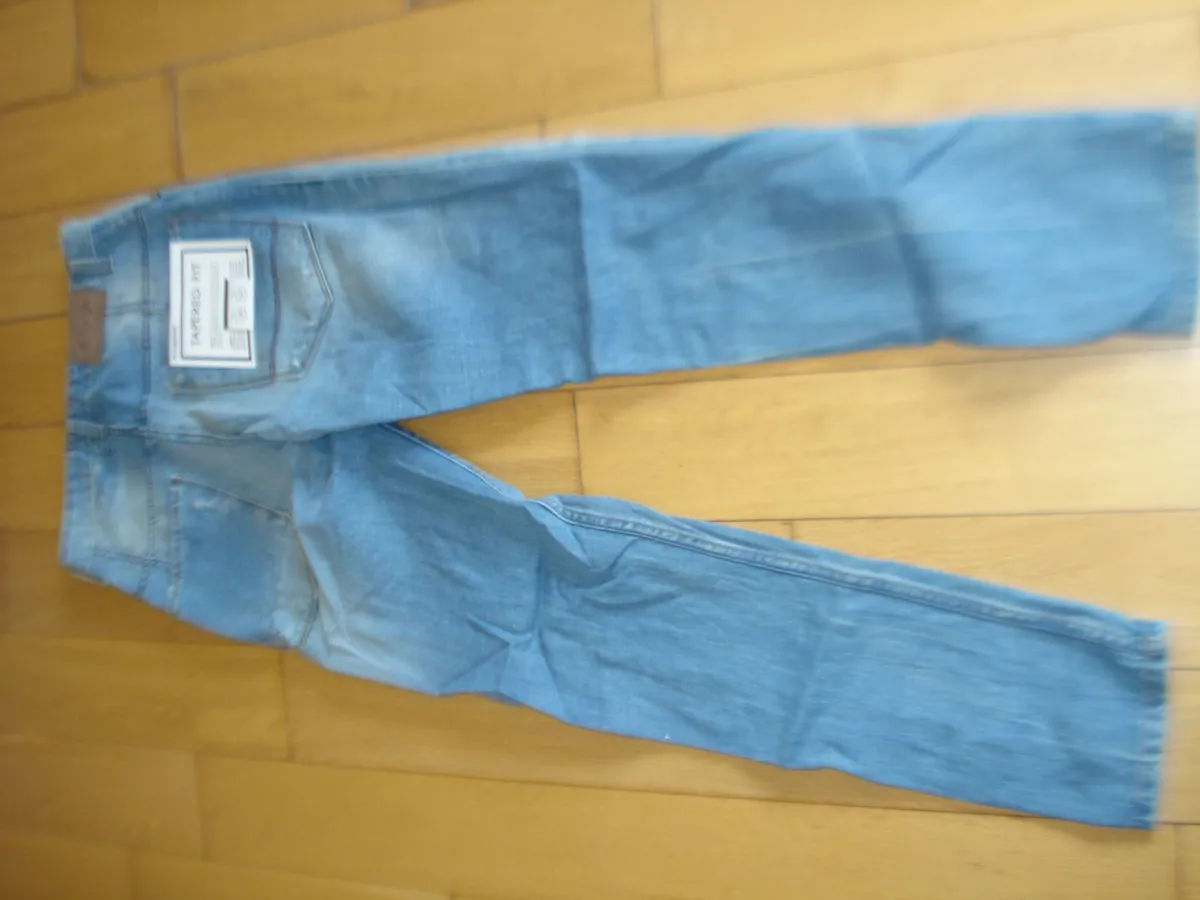 PULL& BEAR LIGHT BLUE TAPERED JEANS. UK 30. - Image 3