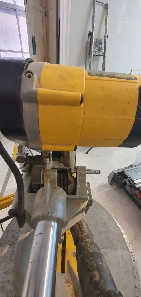 DeWalt DW708 Chop/Mitre saw - Image 3