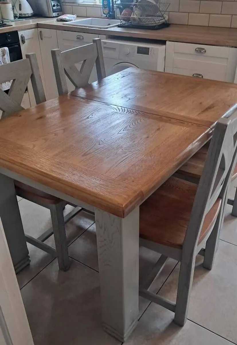 dining room table and chairs - Image 1