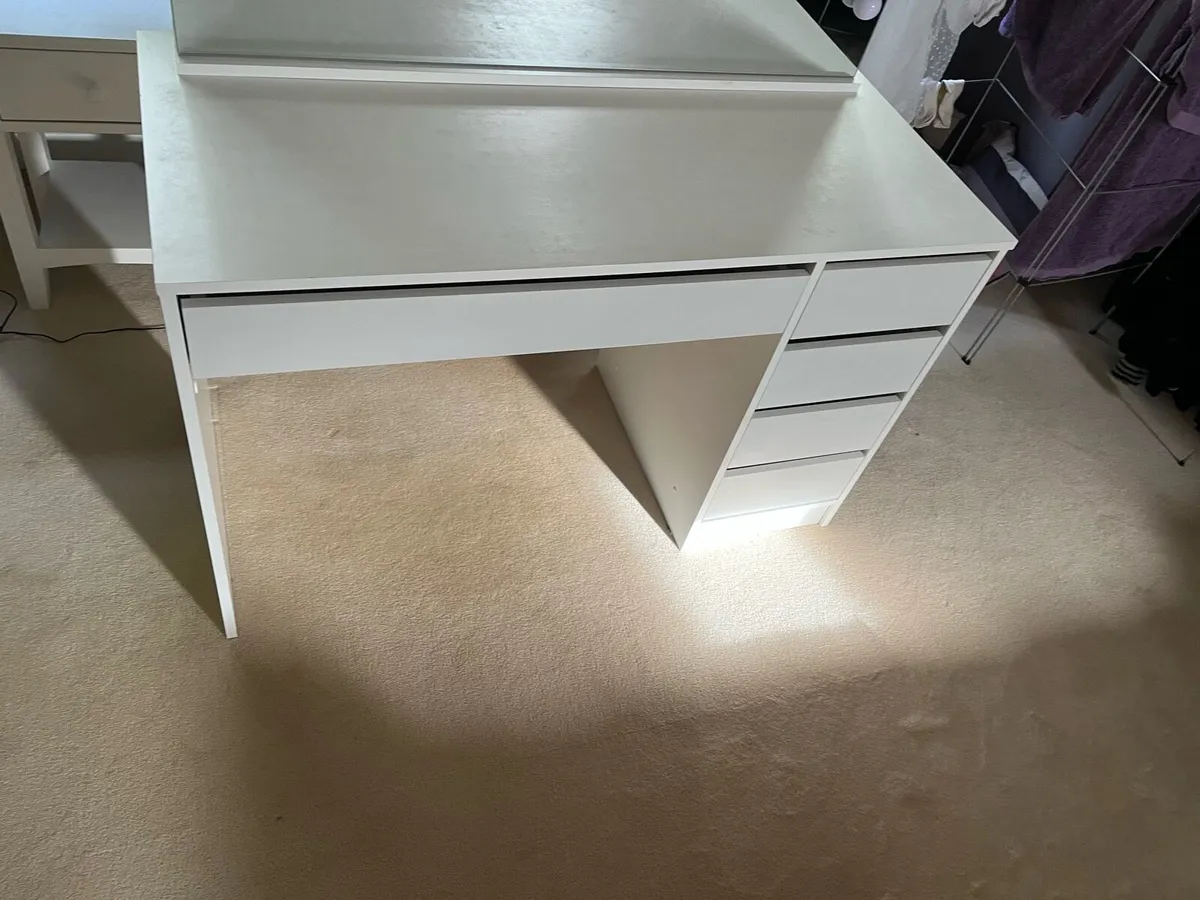 Vanity Desk/Table with lighted mirror - Image 3