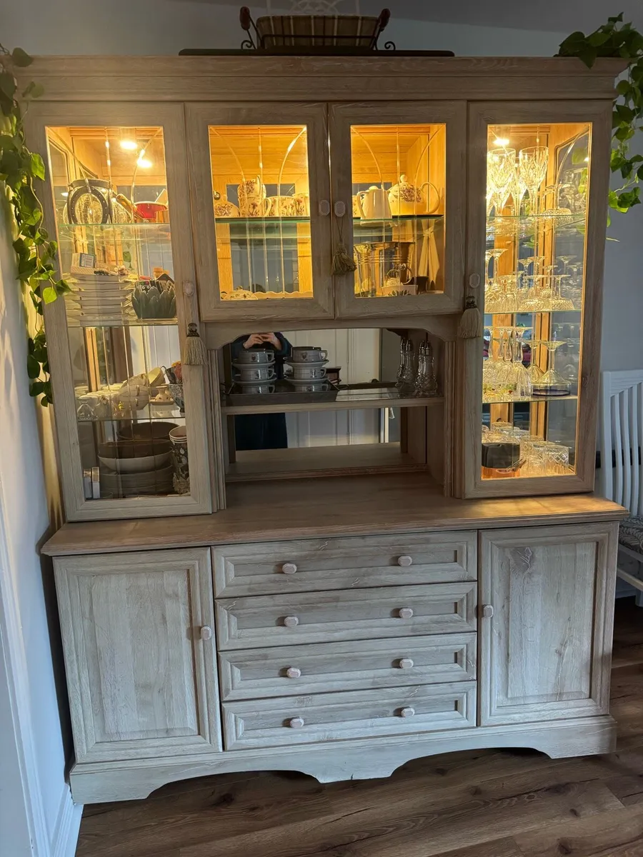Display Cabinet Lighted Beautiful - Image 1