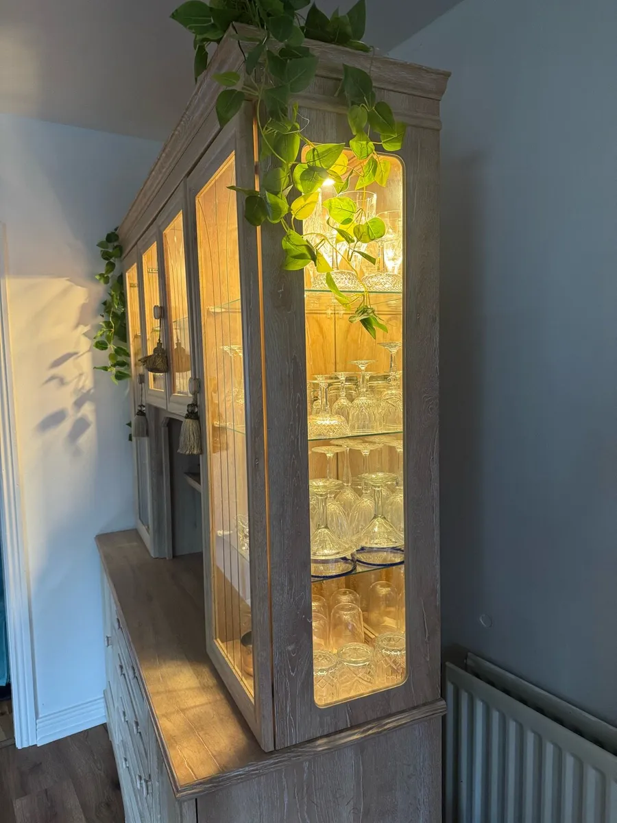 Display Cabinet Lighted Beautiful - Image 2