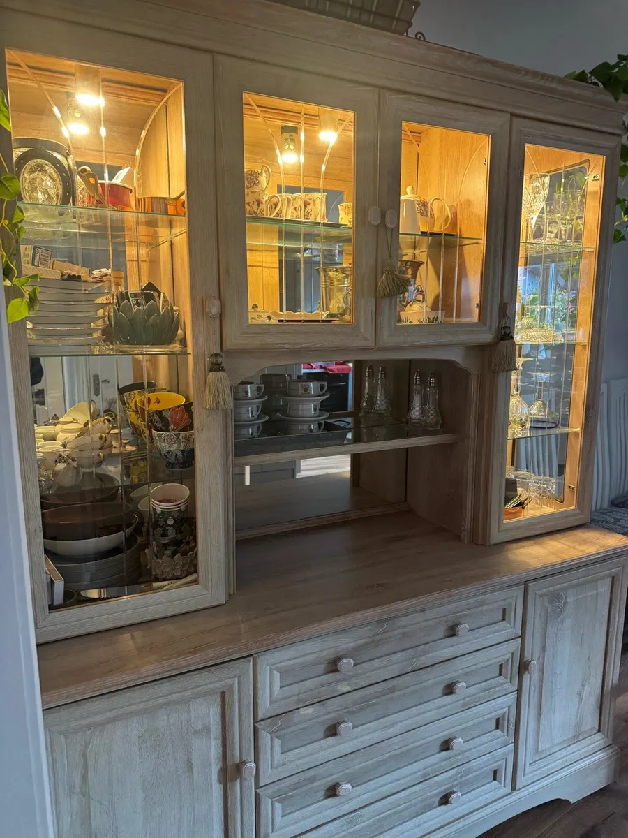 Display Cabinet Lighted Beautiful - Image 3