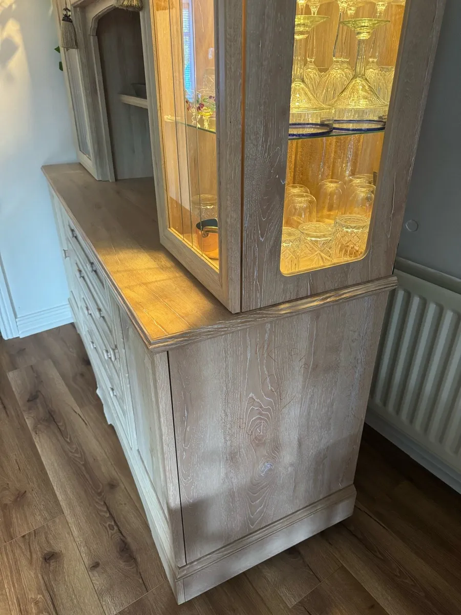 Display Cabinet Lighted Beautiful - Image 4