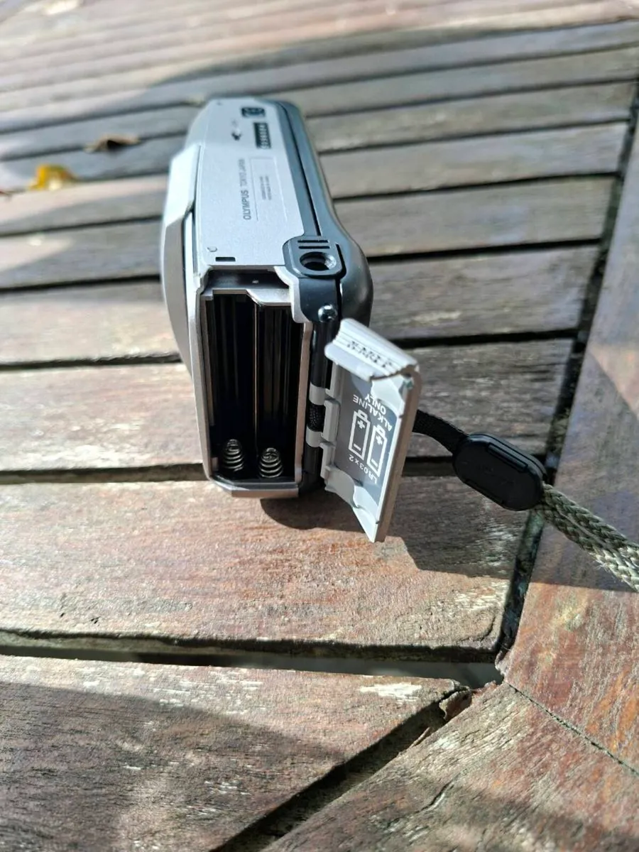 Olympus Superzoom 800s - Image 2