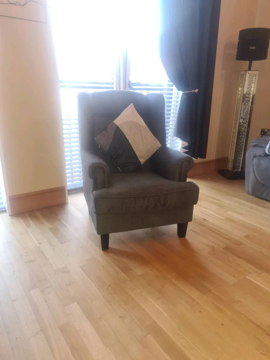 Arm chair - Image 1