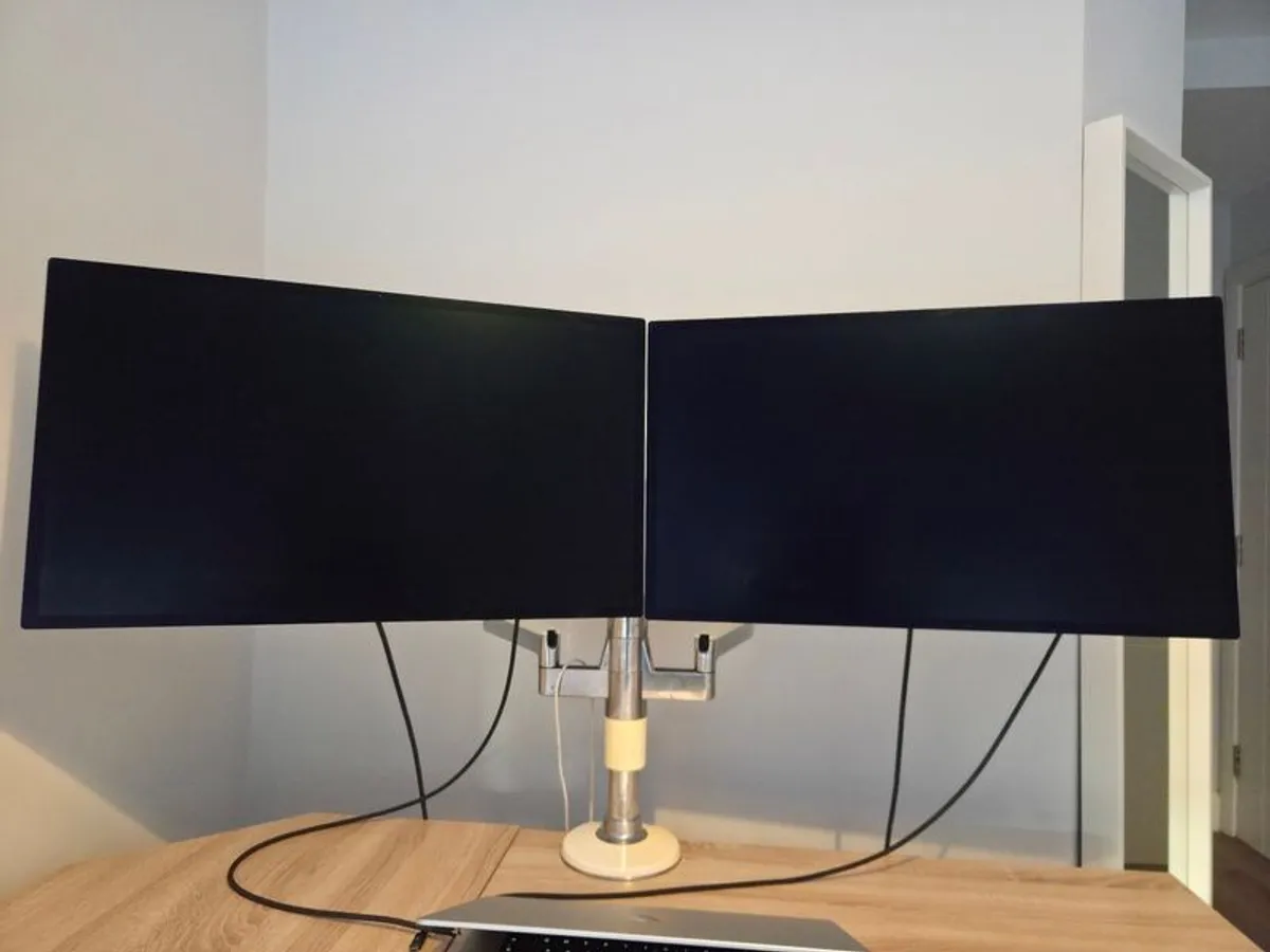 Studio Display - Nano-texture glass - VESA mount adapter - Image 1