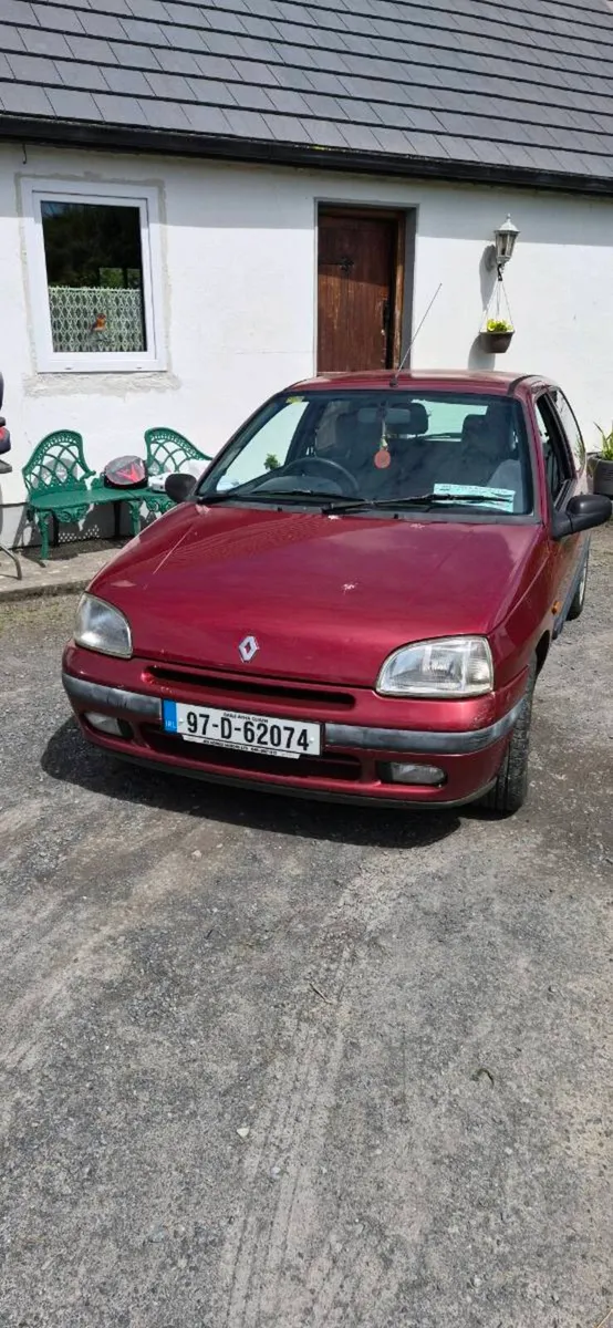 Renault Clio 1.2 petrol - Image 1