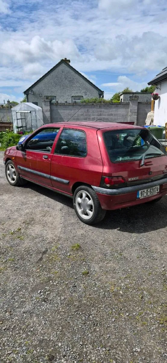 Renault Clio 1.2 petrol - Image 2