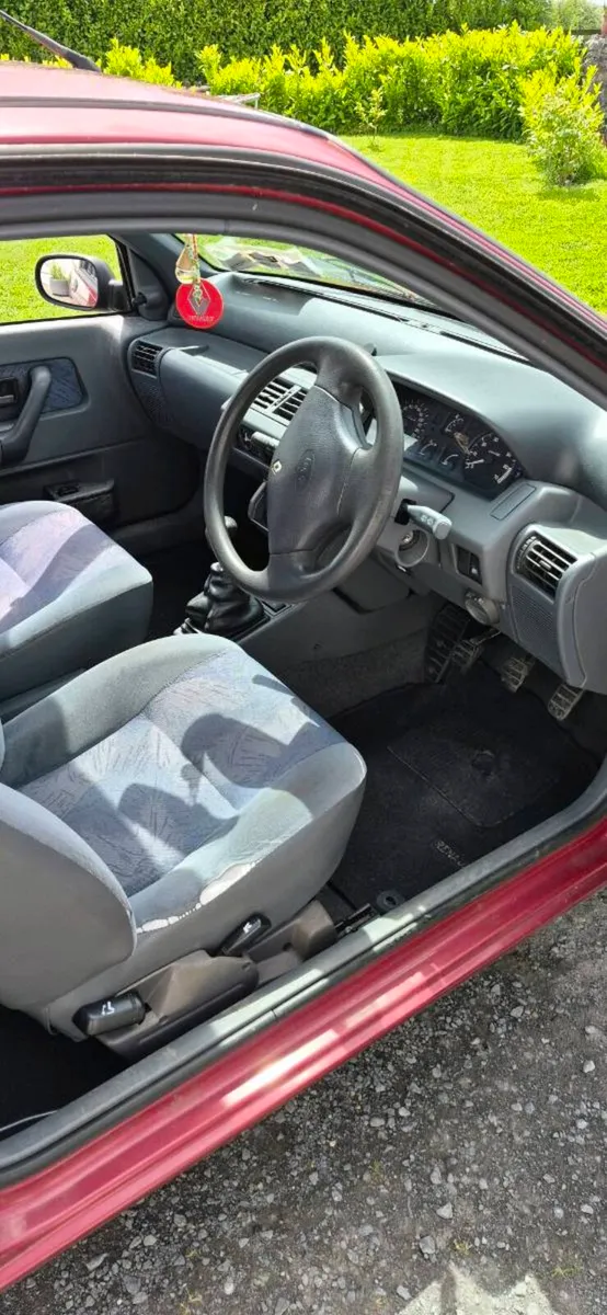 Renault Clio 1.2 petrol - Image 4