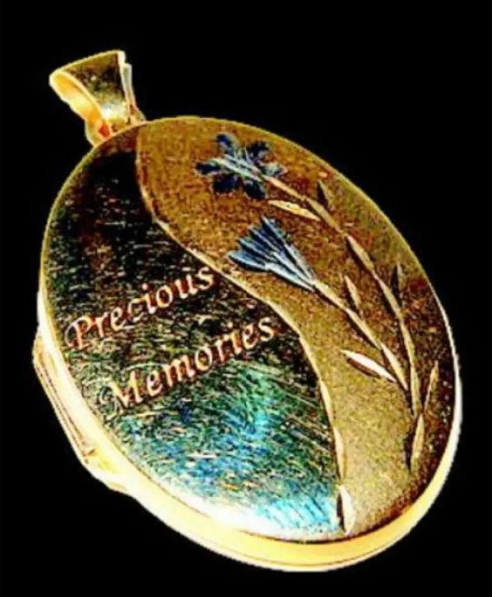 Vintage 9ct Gold Treble Section Locket - Image 4