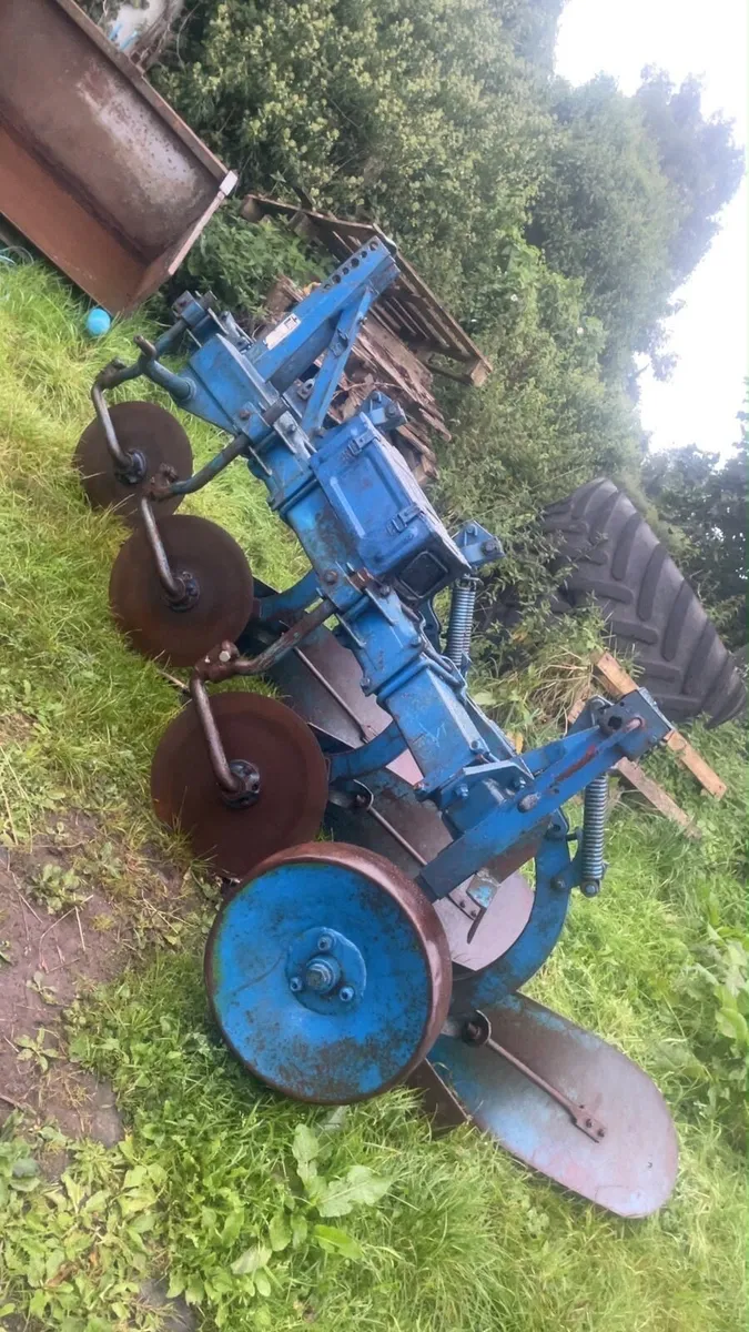 Fiskars 3 furrow plough - Image 1