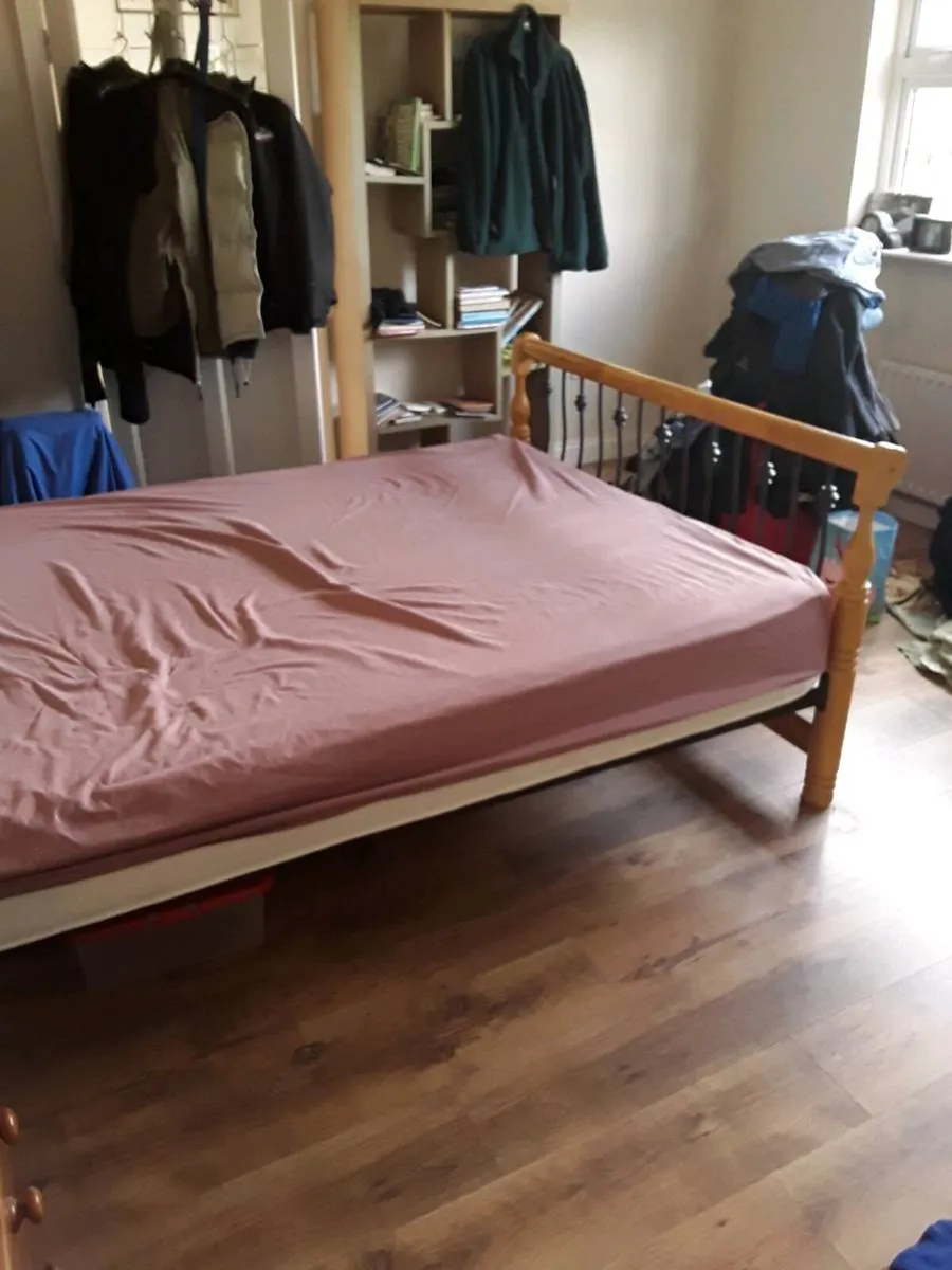 King size bed  top quality bargain 300euro - Image 2