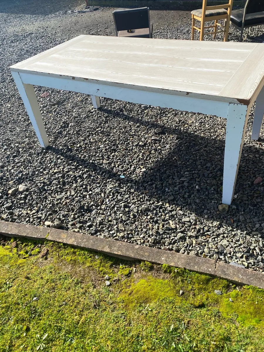 Kitchen table - Image 1