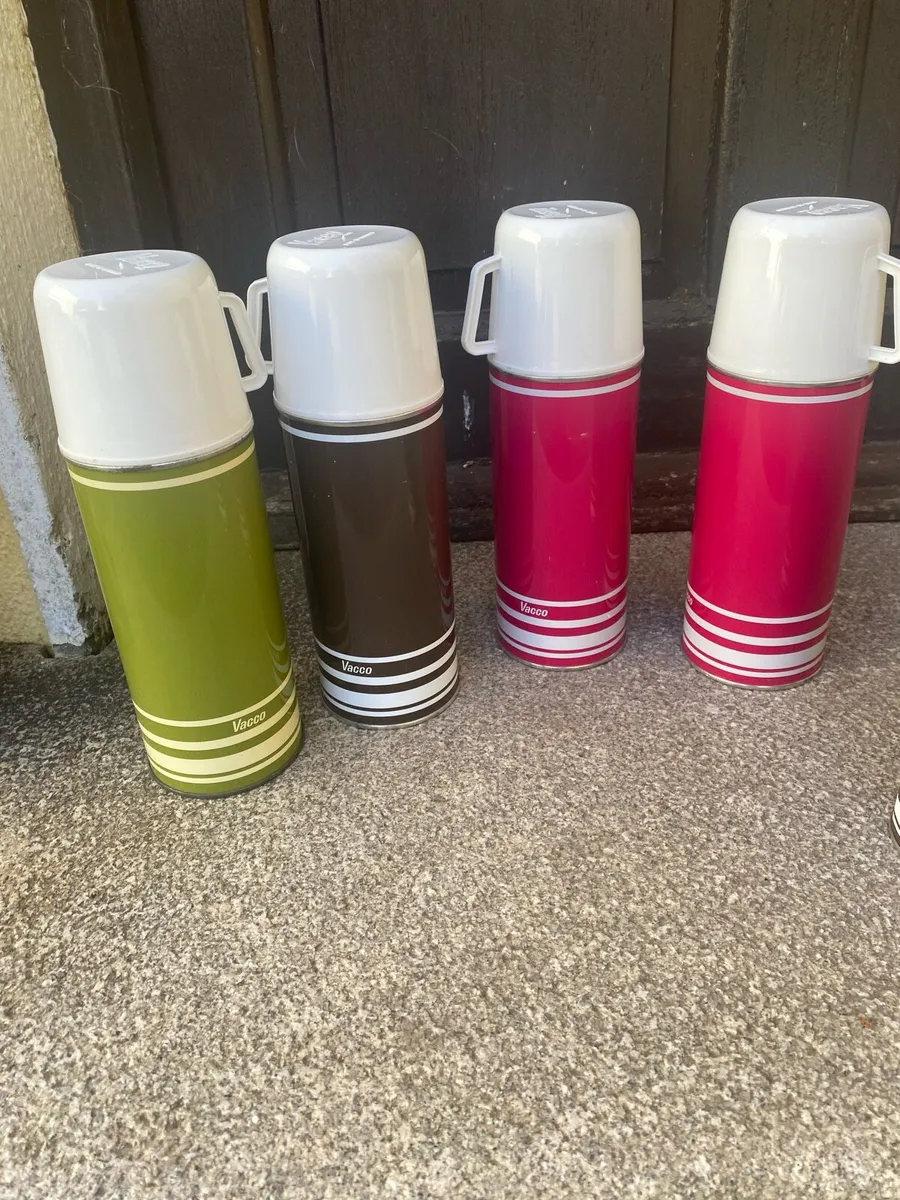 Vintage flasks - Image 1