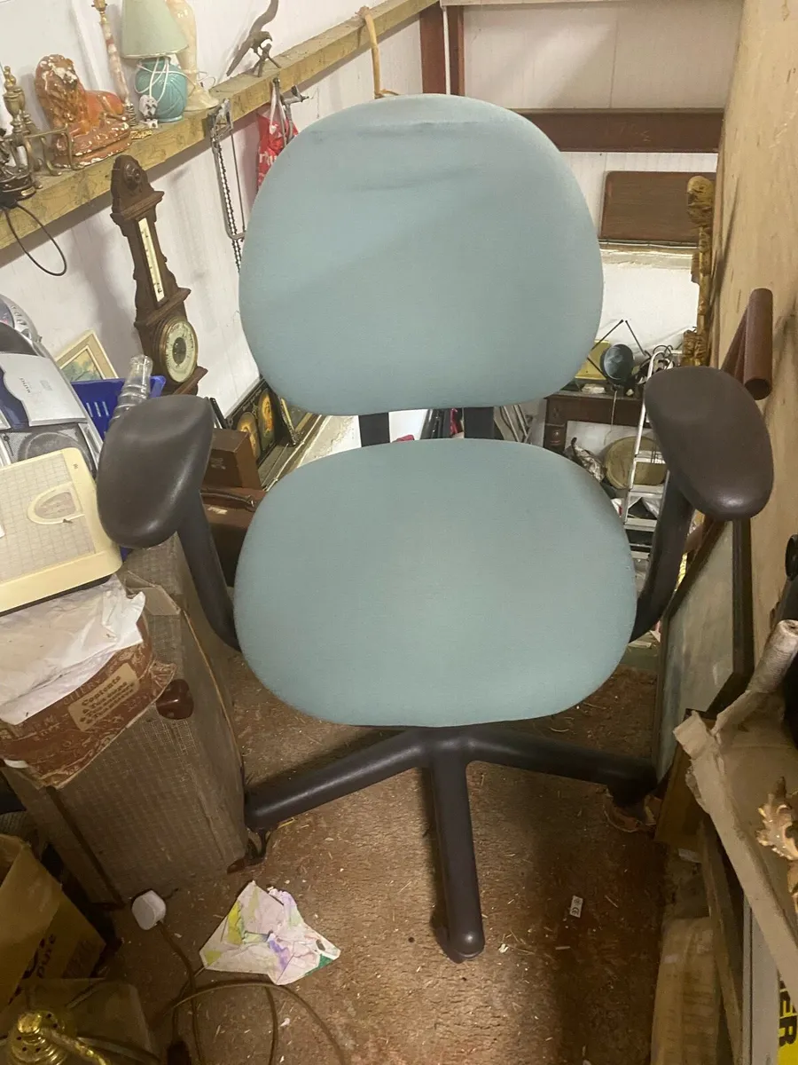 Office chair - Image 2