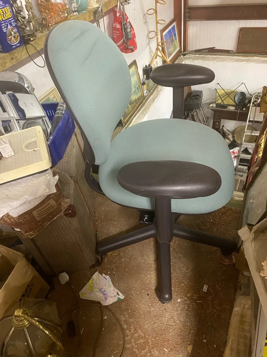 Office chair - Image 3