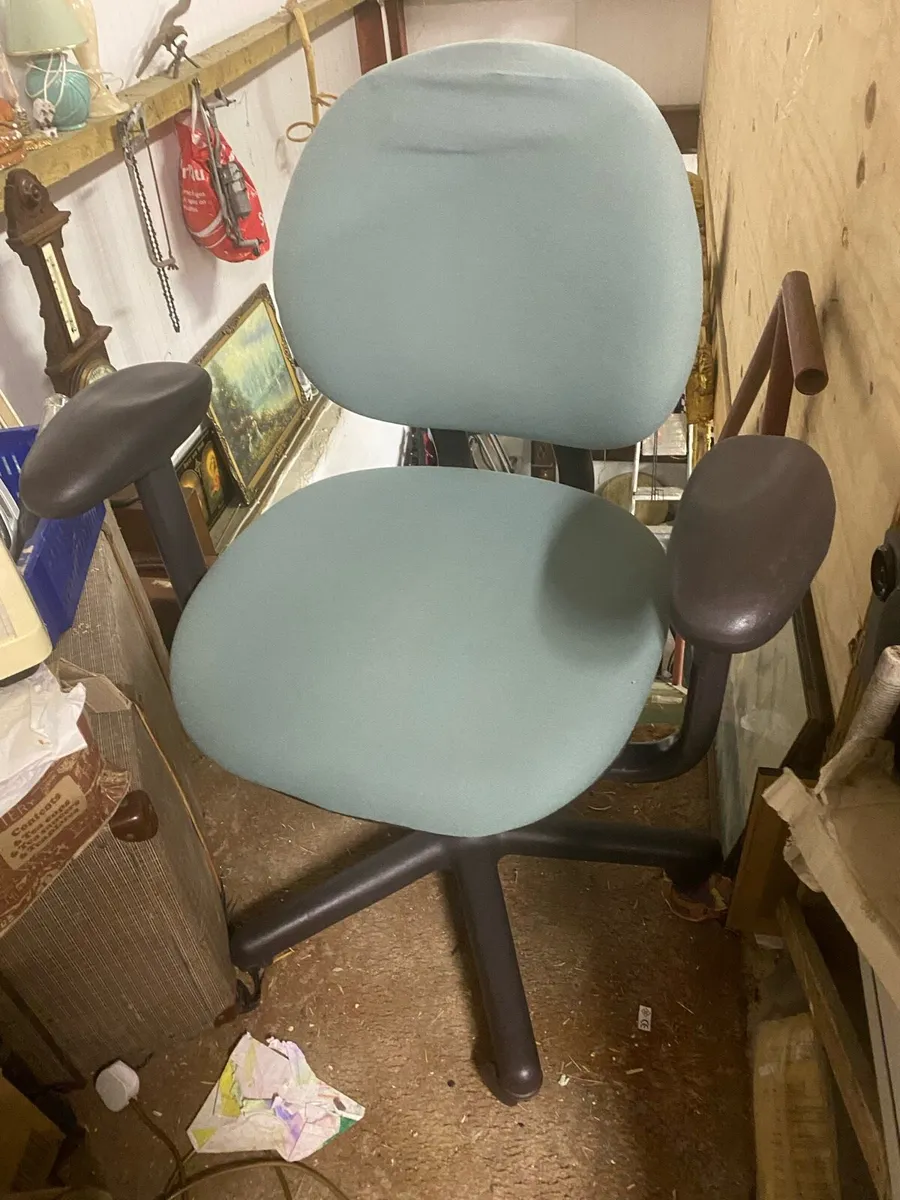 Office chair - Image 1