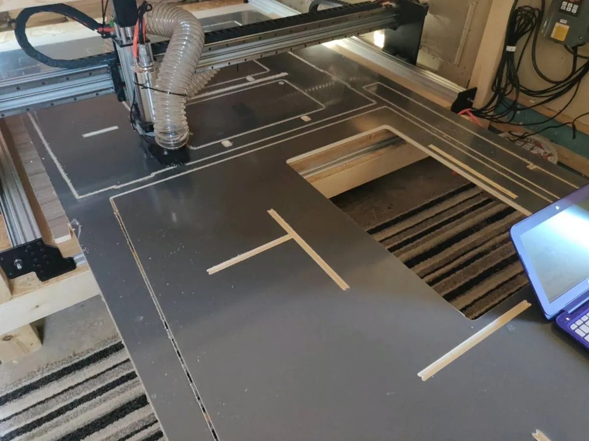 CNC machine 4' x 4' - Image 2