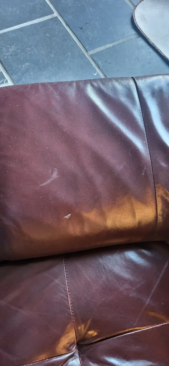 Leather couch - Image 2