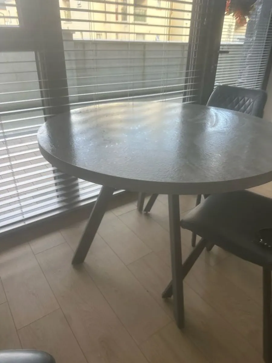 kitchen/dining room table - Image 2