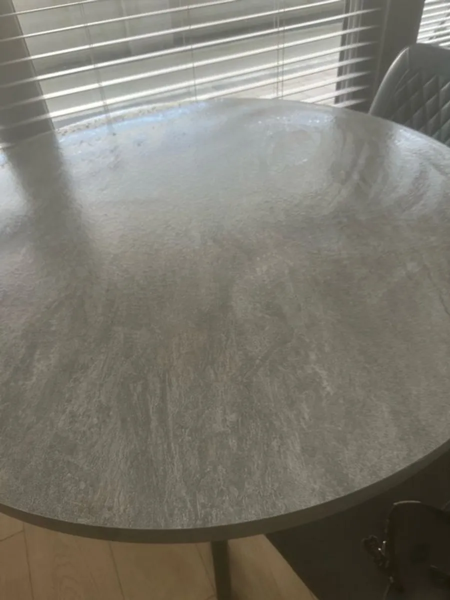 kitchen/dining room table - Image 3