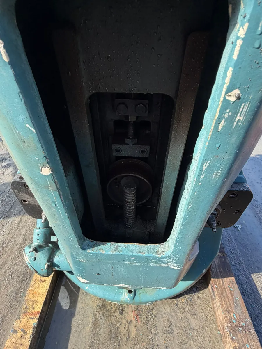 Jones & Shipman 540 Precision Surface Grinder - Image 3