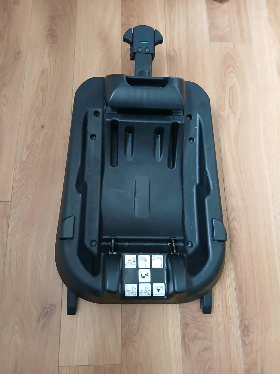 Baby car seat and isofix - Image 1