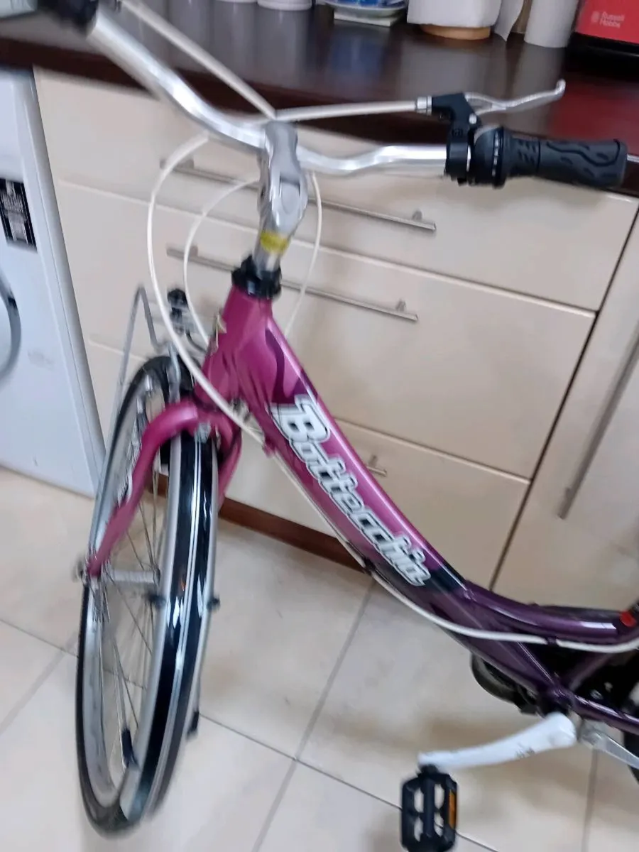 LADIES OR GIRLS BICYCLE 26 INCH WHEELS LIKE NEW - Image 1