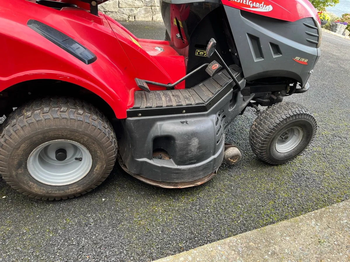 Castlegarden hydro 22HP ride on lawnmower - Image 3