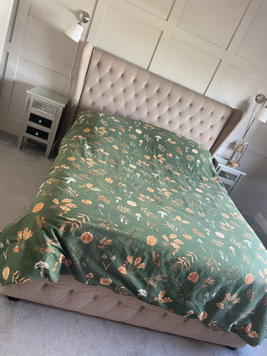 King size bed - Image 1