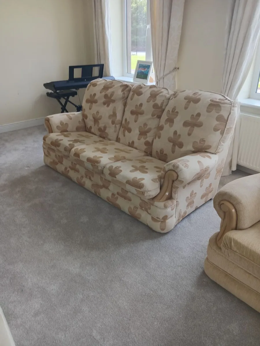 Sitting room suite 3 piece. - Image 2
