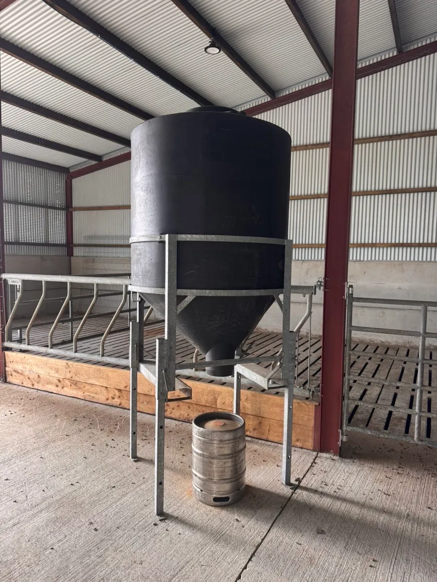 Meal bin - Image 1