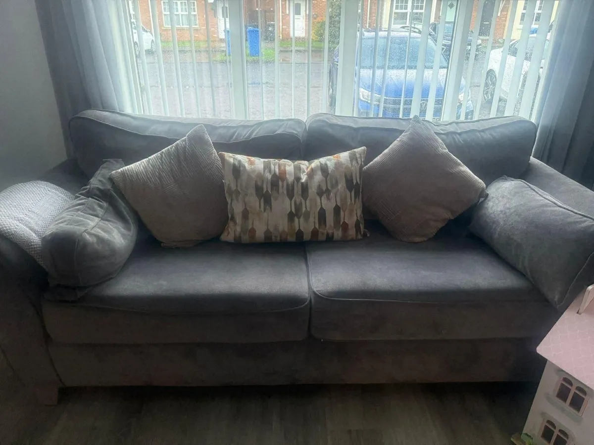 L-Sofa, 3 Seater & Pouffes - Image 2