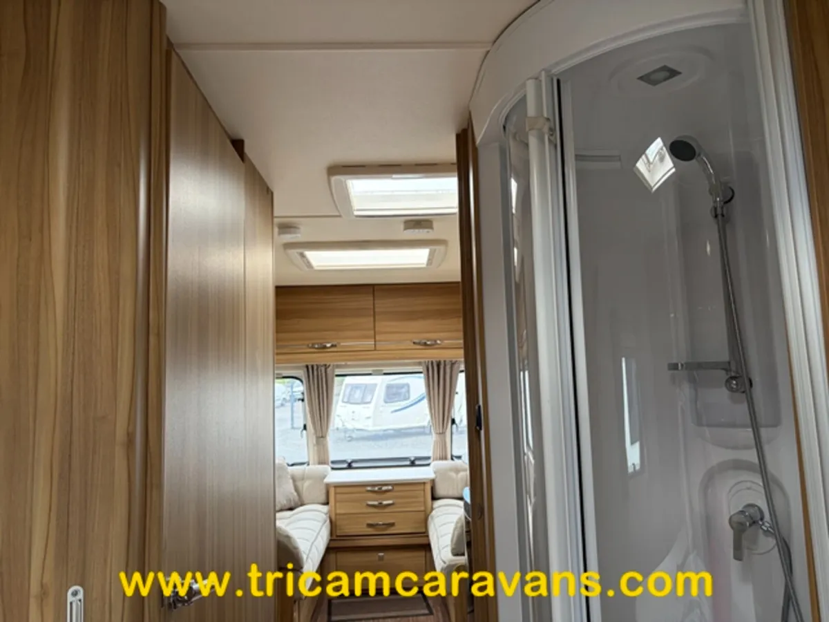 2015 Elddis Avante 550/4 Island Bed - Image 2
