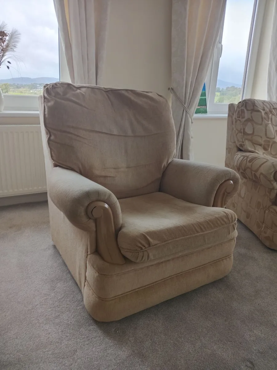 Sitting room suite 3 piece. - Image 1
