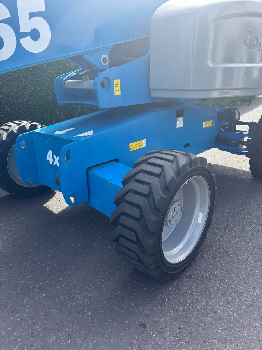 Range of genie S65 Boomlifts - Image 4