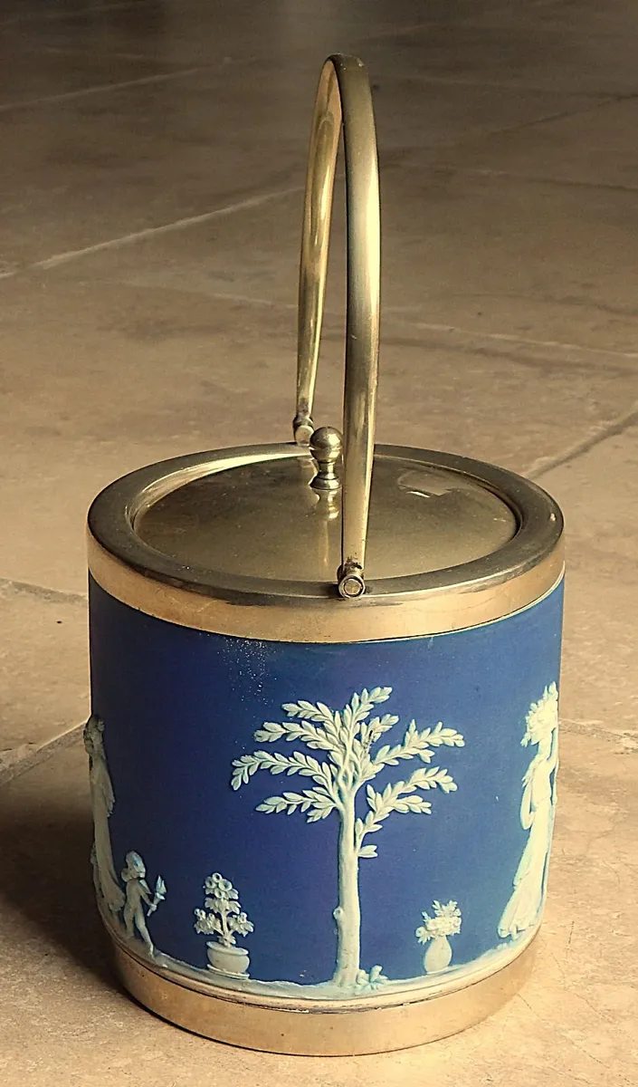 Vintage Wedgwood Jasperware Biscuit Barrel - Image 2