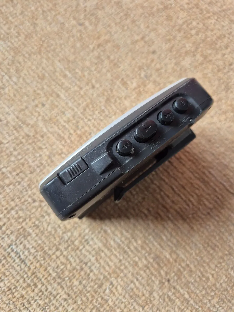 Vintage Sony Walkmam - Portable cassette player - Image 3