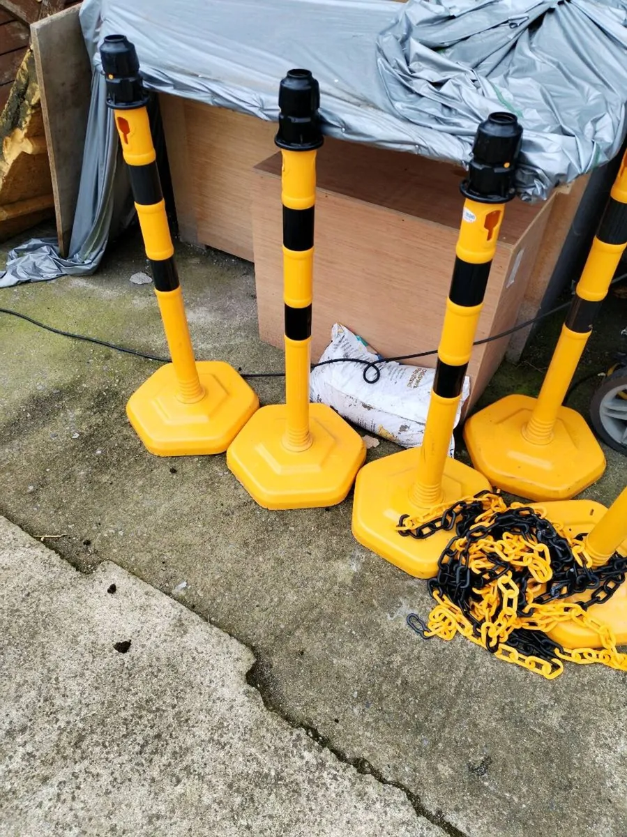 Bollards and chain - Image 2