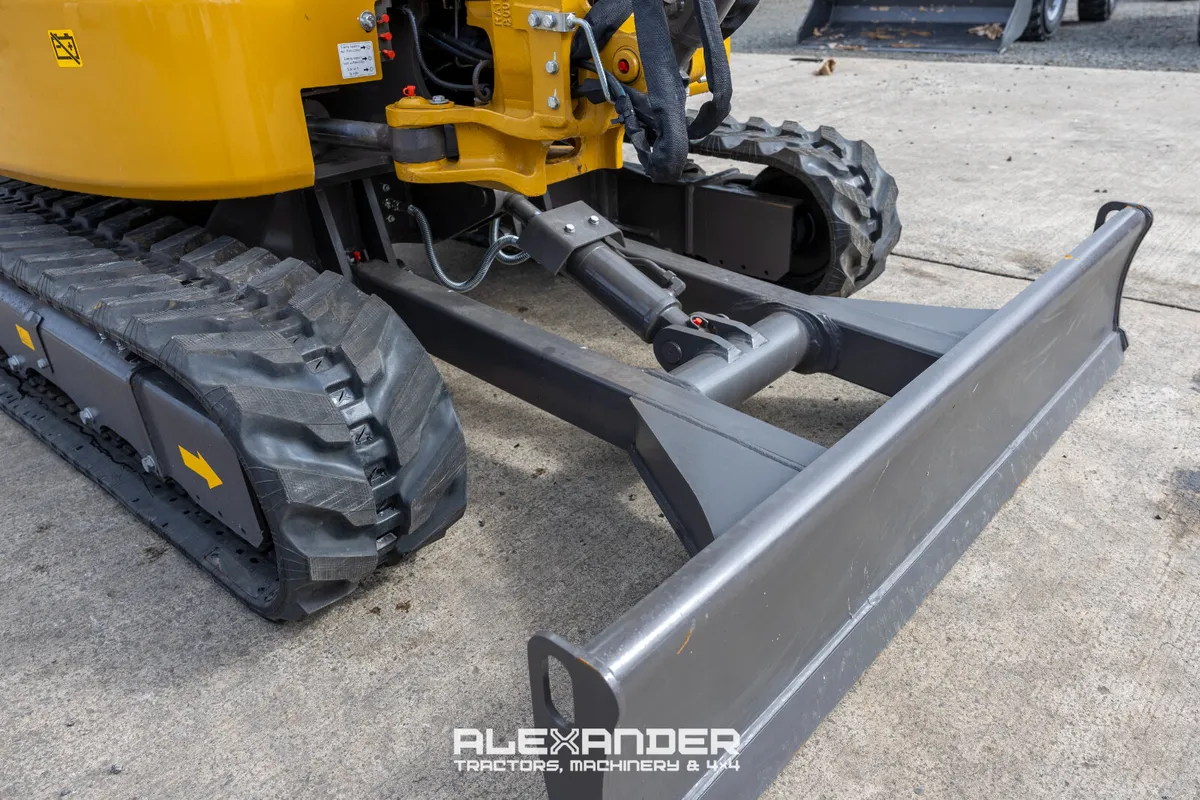 Lovol FR36F-U Mini Digger Excavator - Image 3